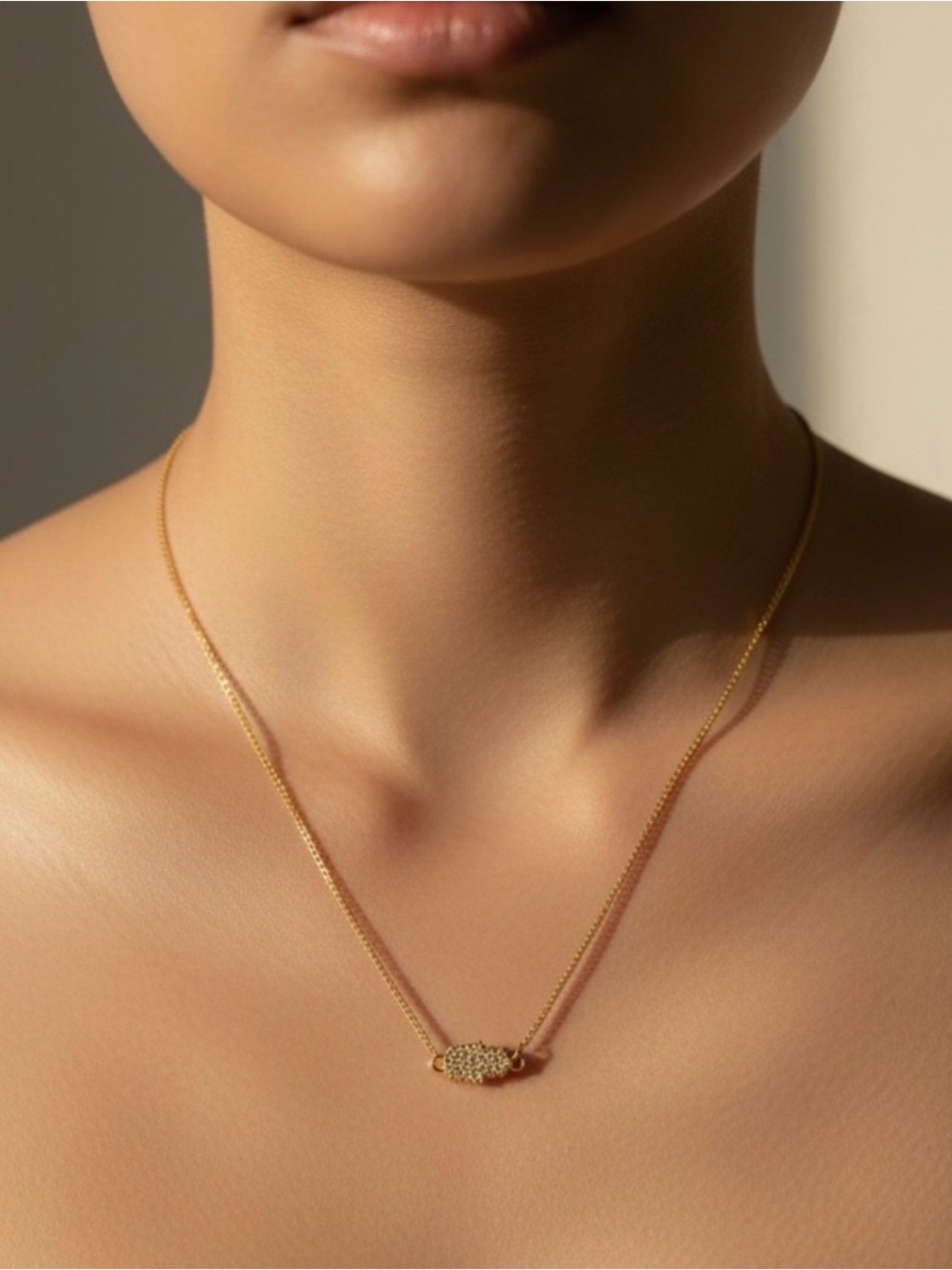 🪬Delicate Gold-Tone Pavé Hamsa Necklace/NIP🪬